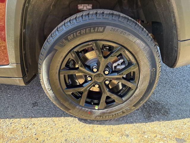 new 2026 Jeep Grand Cherokee car, priced at $36,875