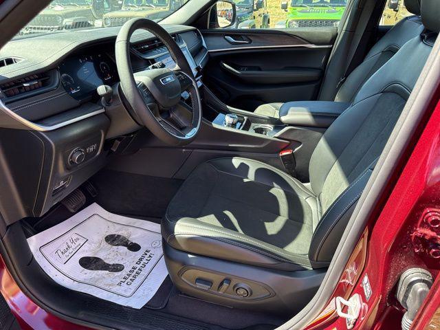 new 2026 Jeep Grand Cherokee car, priced at $36,875