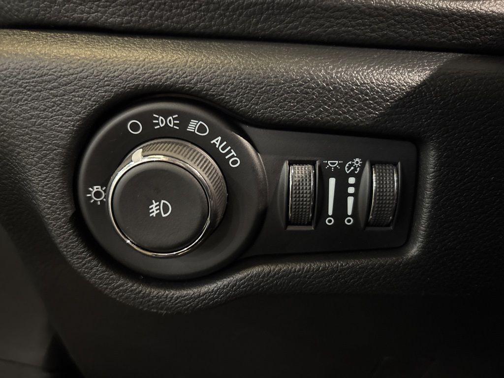 new 2026 Chrysler Pacifica car, priced at $39,956