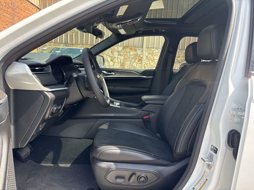 new 2026 Jeep Grand Cherokee car, priced at $36,871