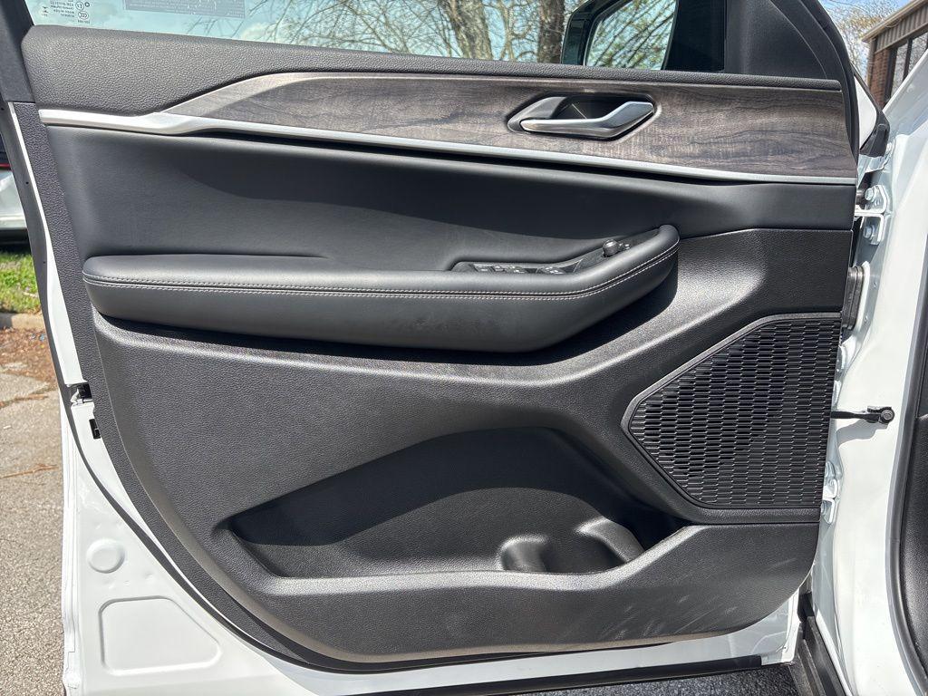 new 2026 Jeep Grand Cherokee car, priced at $36,871