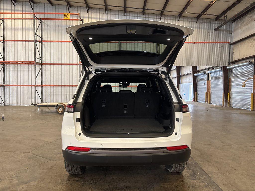 new 2026 Jeep Grand Cherokee car, priced at $36,871