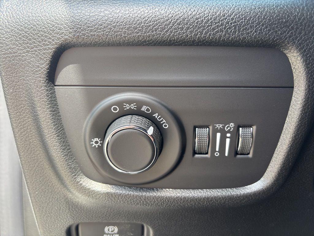 new 2026 Jeep Grand Cherokee car, priced at $36,871