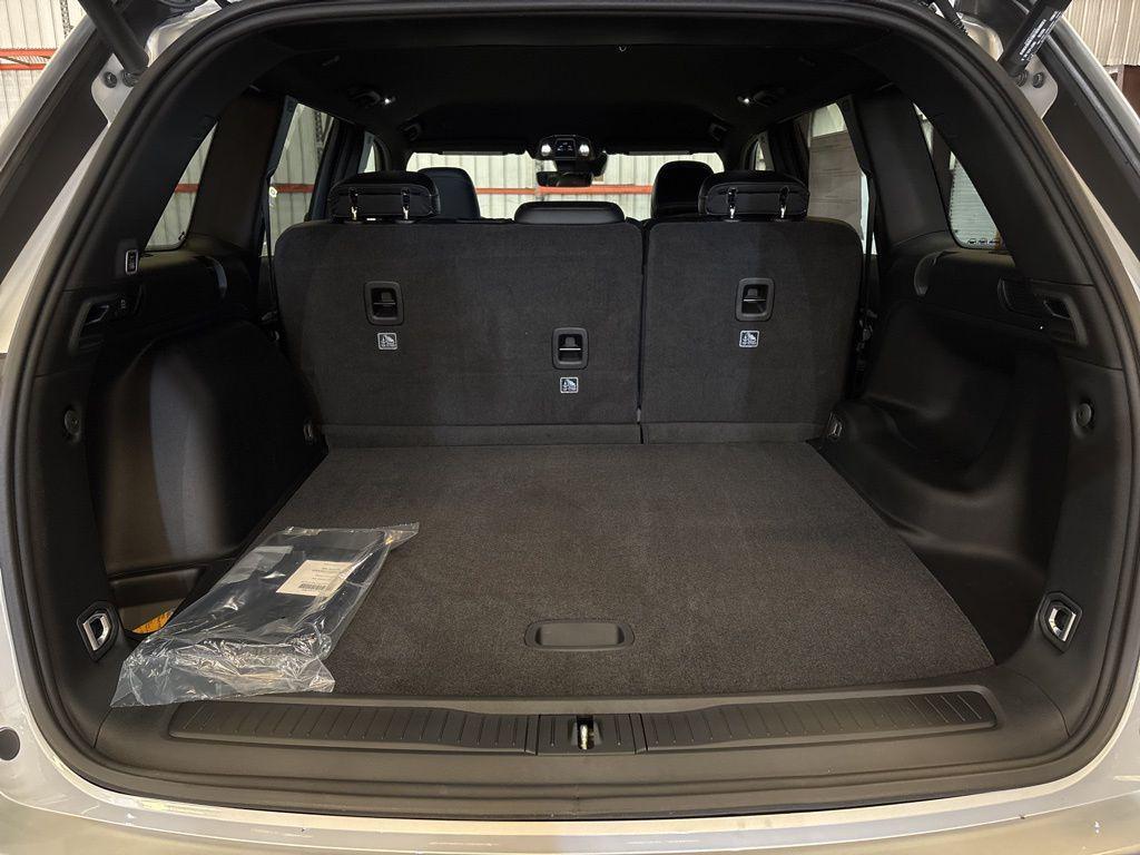 new 2026 Jeep Grand Cherokee car, priced at $38,734