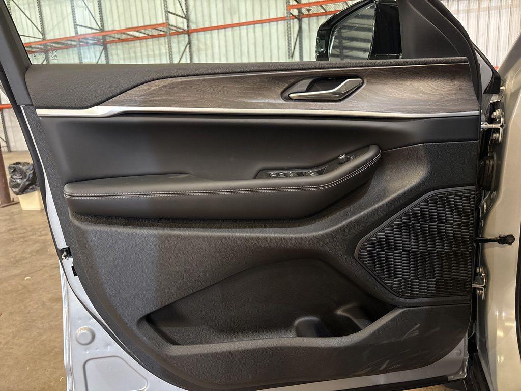 new 2026 Jeep Grand Cherokee car, priced at $38,734