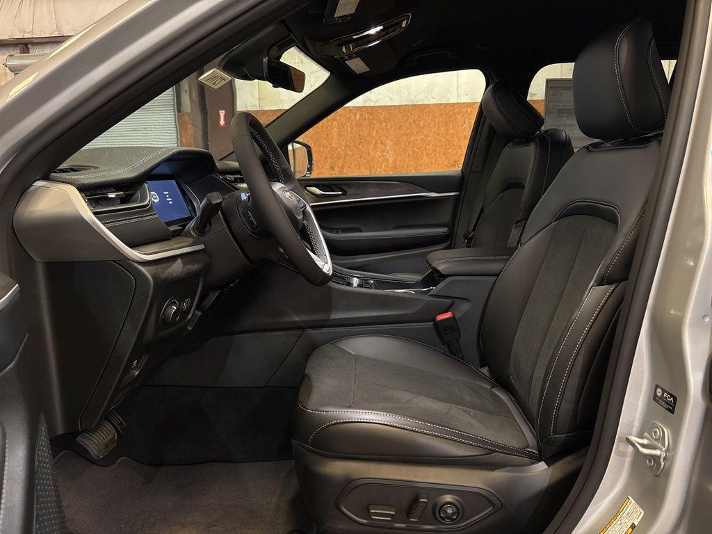 new 2026 Jeep Grand Cherokee car, priced at $38,734