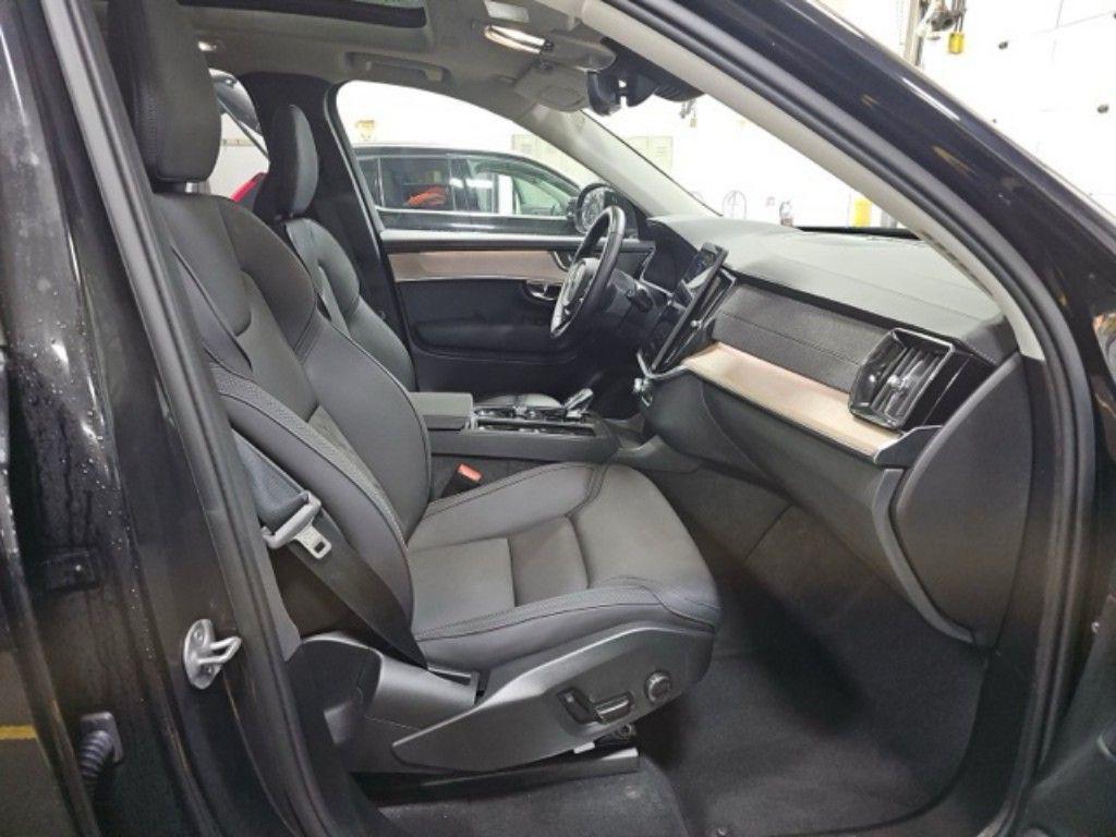used 2025 Volvo XC90 car, priced at $41,999
