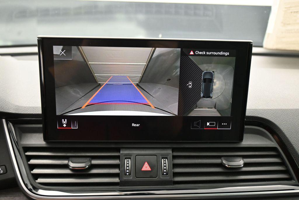 Audi Q5 view 24