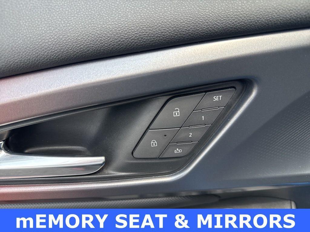 used 2025 Chevrolet Equinox EV car, priced at $25,900