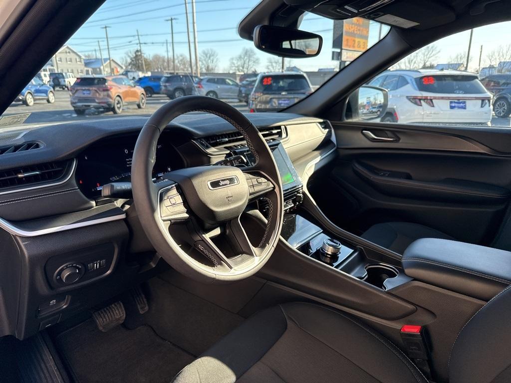 used 2024 Jeep Grand Cherokee car, priced at $28,900