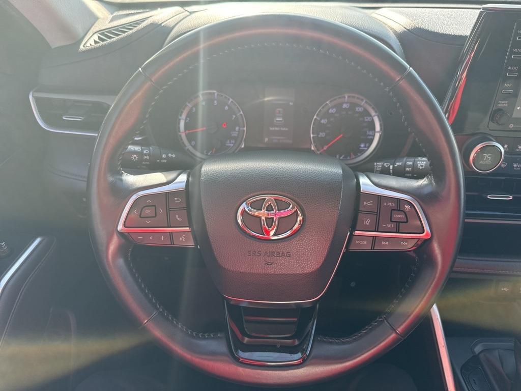 used 2020 Toyota Highlander car, priced at $24,900