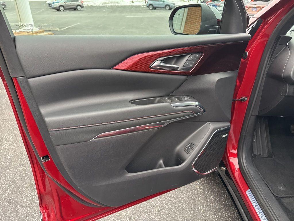 used 2024 Chevrolet Traverse car, priced at $48,900