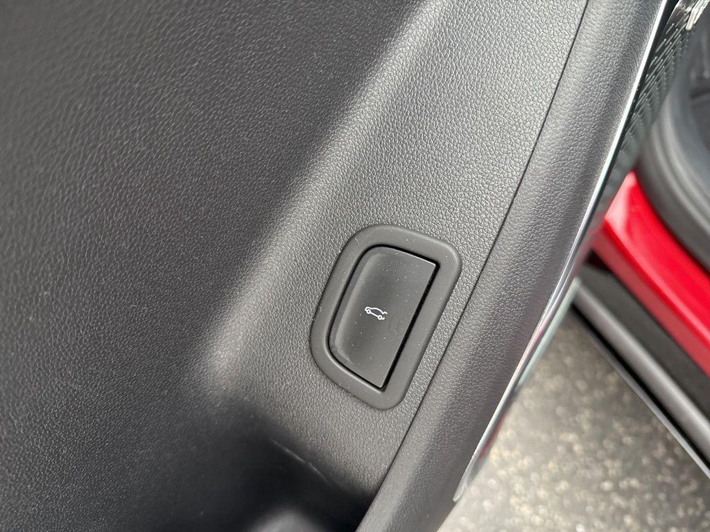 used 2024 Chevrolet Traverse car, priced at $48,900