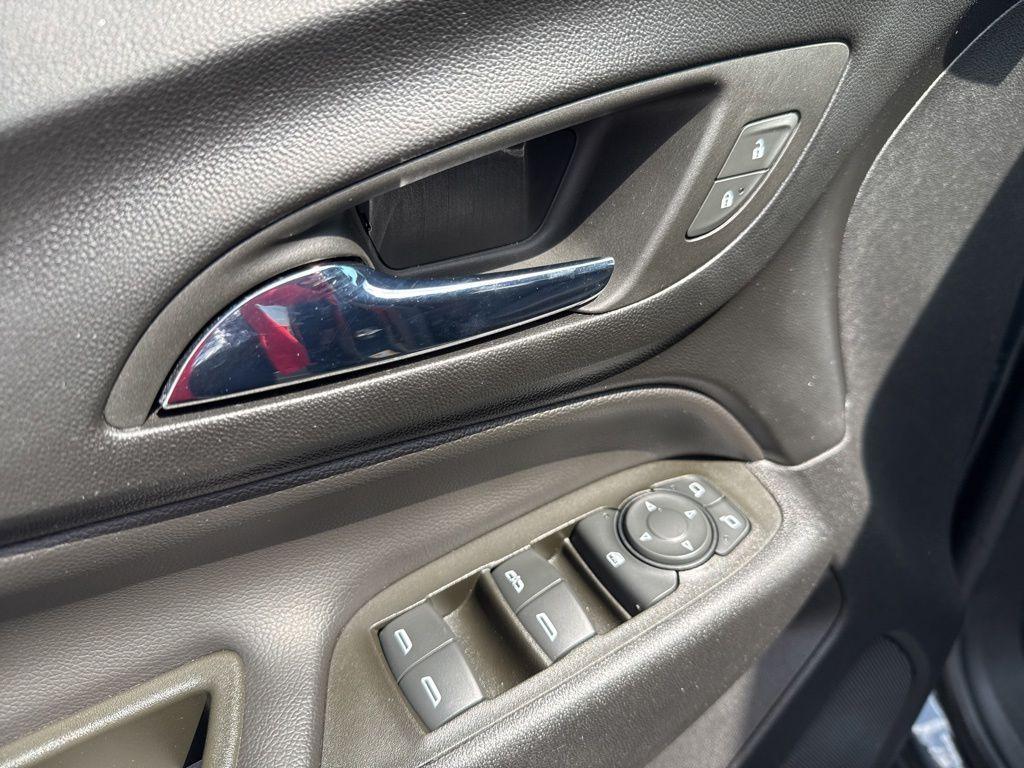 used 2023 Chevrolet Equinox car, priced at $20,900