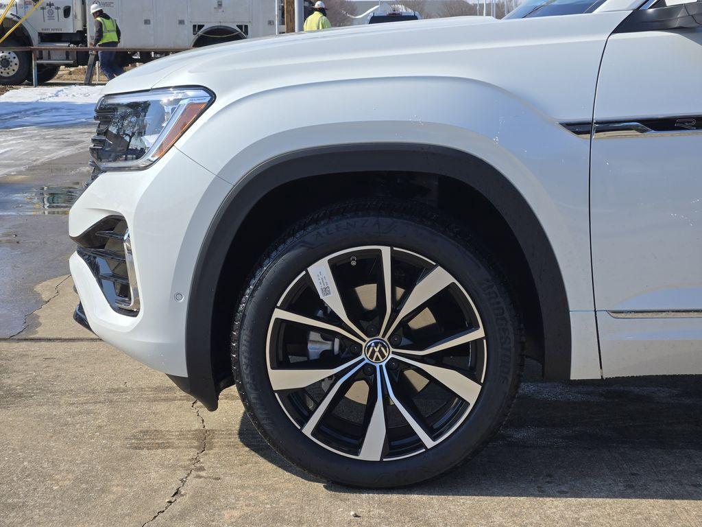 new 2026 Volkswagen Atlas car, priced at $52,372