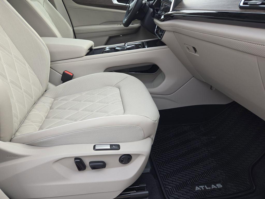 new 2026 Volkswagen Atlas car, priced at $52,372