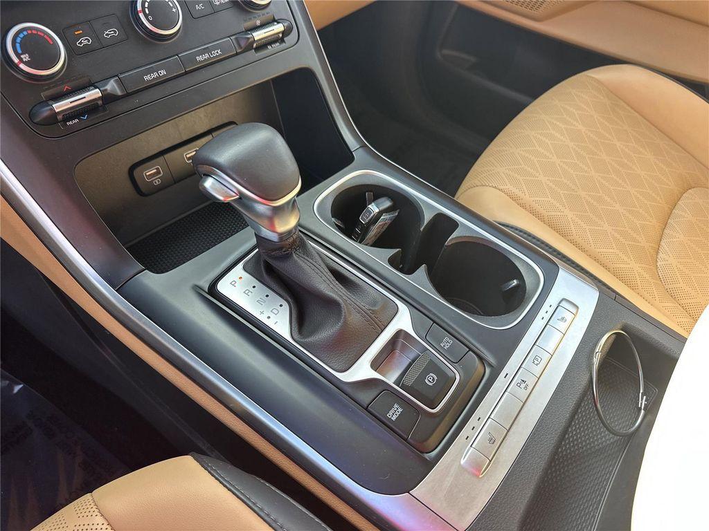 used 2024 Kia Carnival car, priced at $31,870