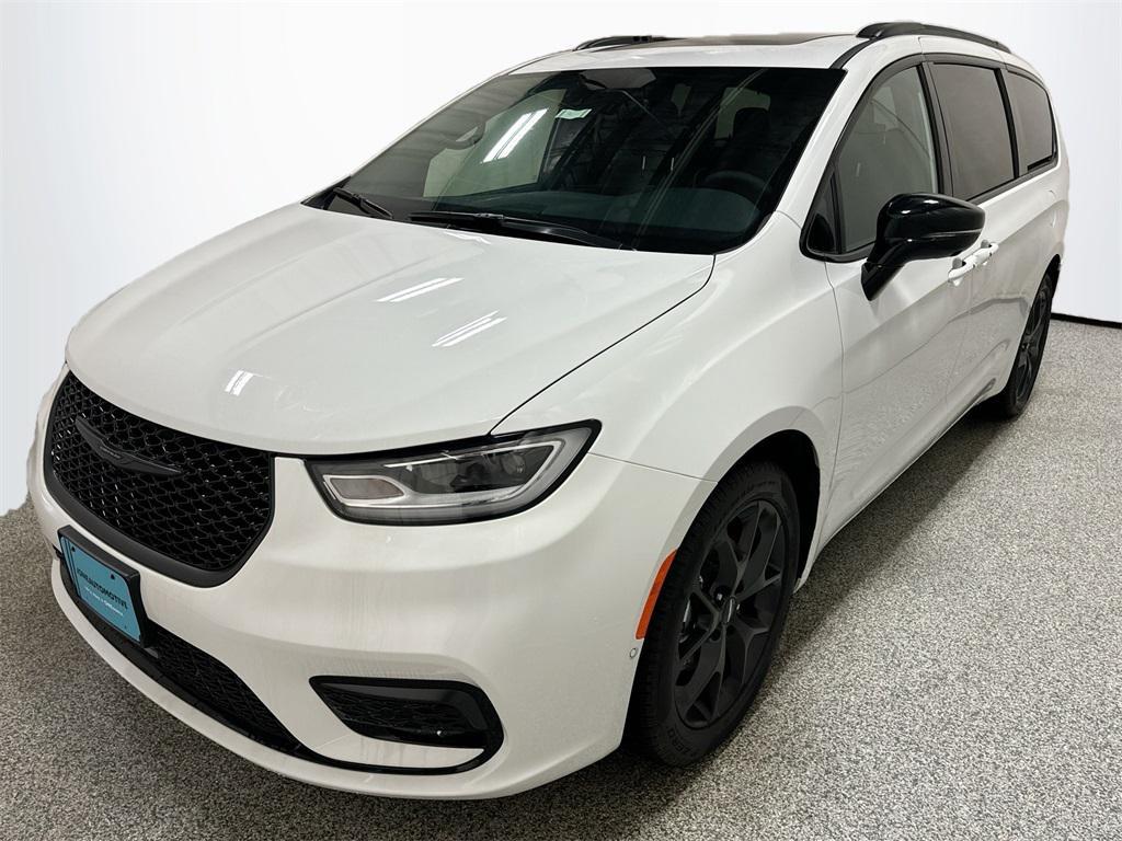 new 2024 Chrysler Pacifica car, priced at $46,102