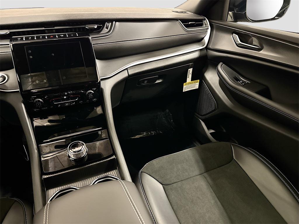 new 2025 Jeep Grand Cherokee car, priced at $44,566