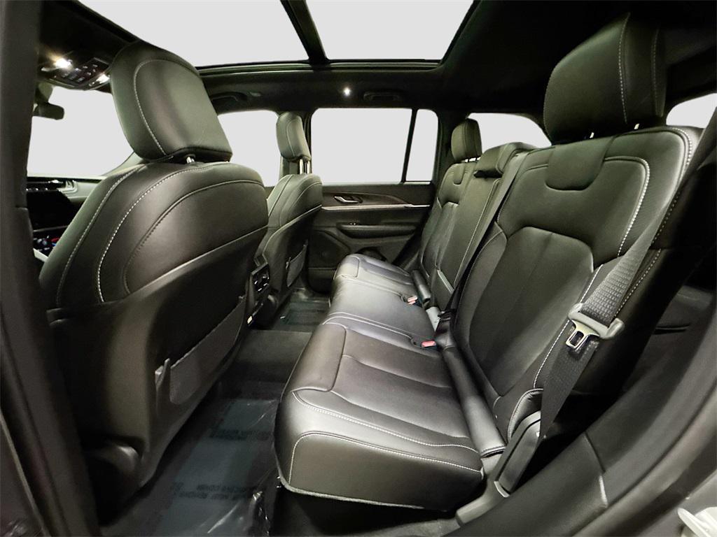 new 2025 Jeep Grand Cherokee car, priced at $47,992