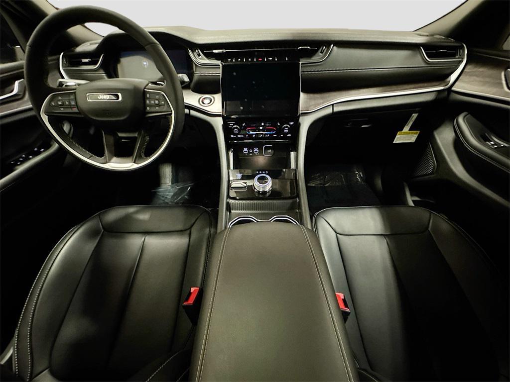 new 2025 Jeep Grand Cherokee car, priced at $47,992