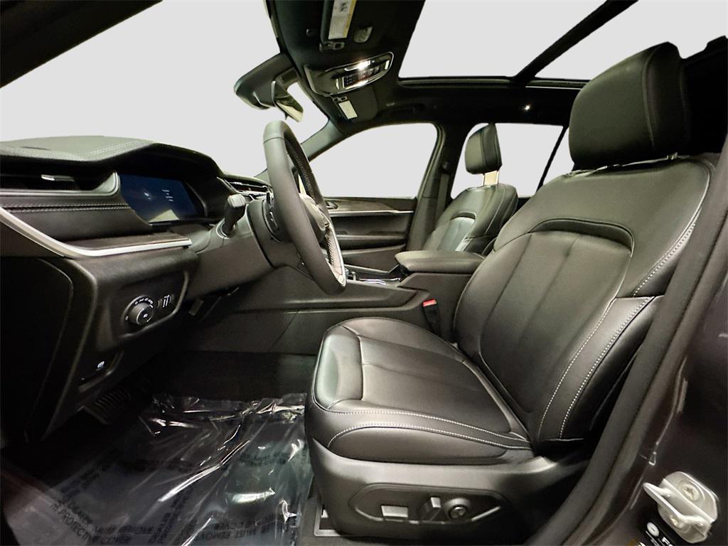 new 2025 Jeep Grand Cherokee car, priced at $47,992