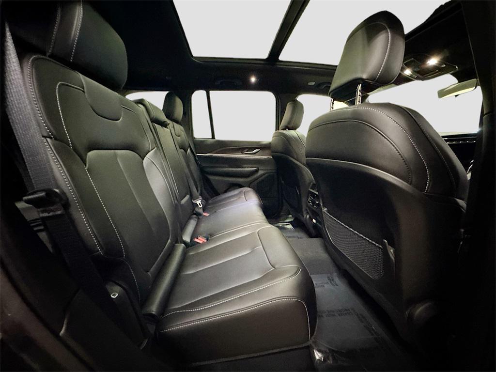 new 2025 Jeep Grand Cherokee car, priced at $47,992