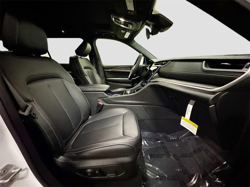 new 2025 Jeep Grand Cherokee L car, priced at $47,874