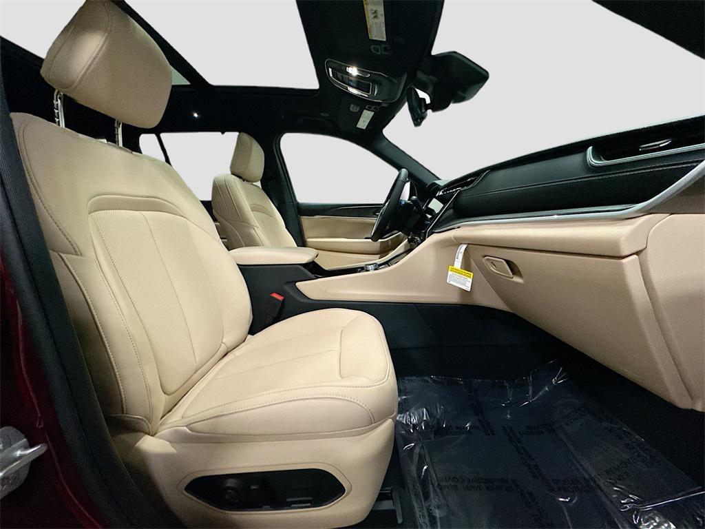 new 2025 Jeep Grand Cherokee car, priced at $47,783