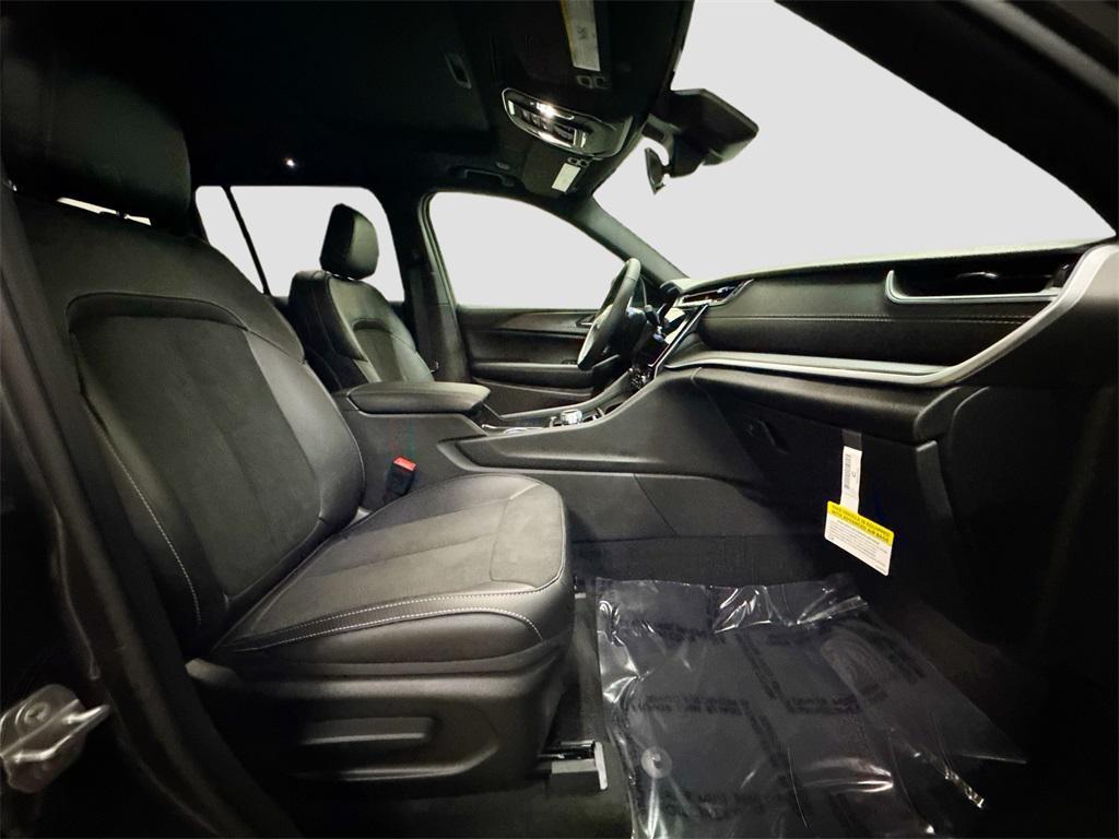 new 2025 Jeep Grand Cherokee car, priced at $42,316