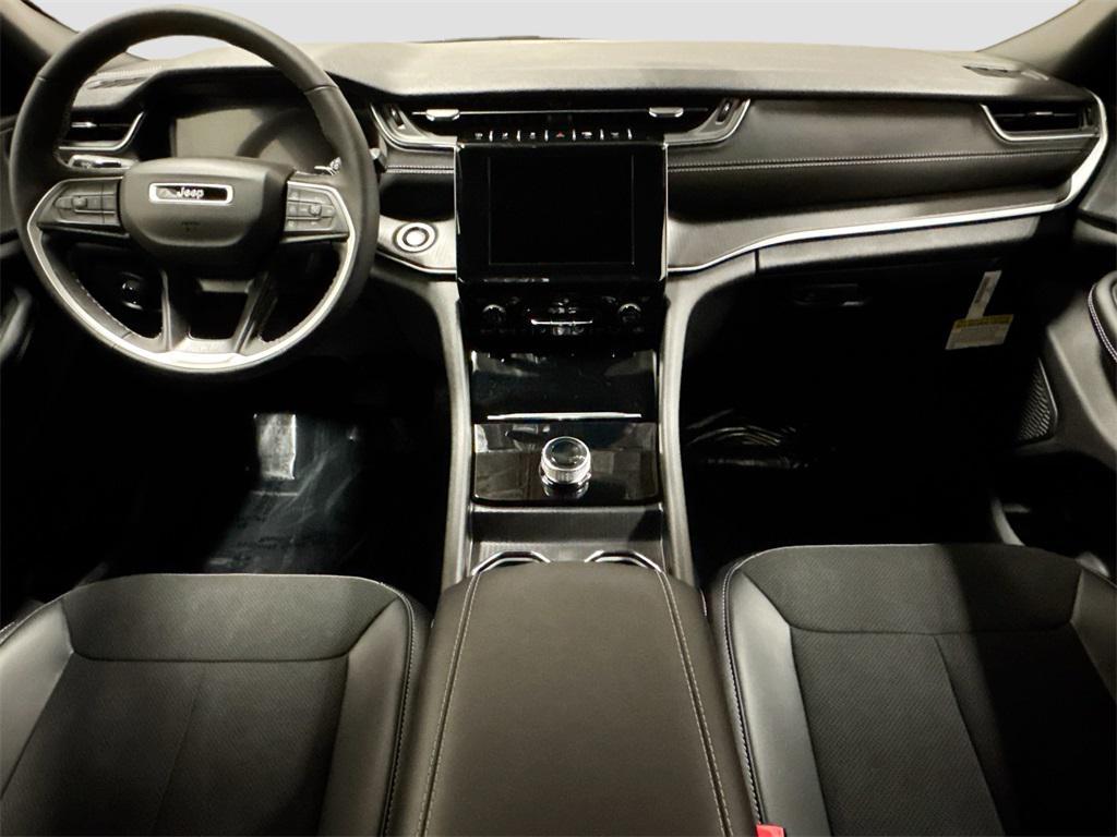 new 2025 Jeep Grand Cherokee car, priced at $42,316