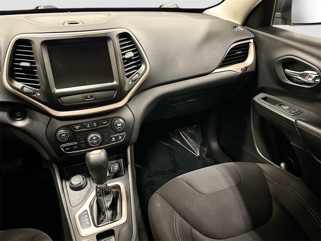 used 2015 Jeep Cherokee car, priced at $7,999