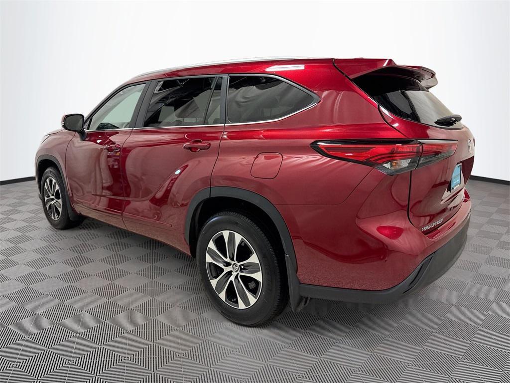 used 2023 Toyota Highlander car, priced at $38,992