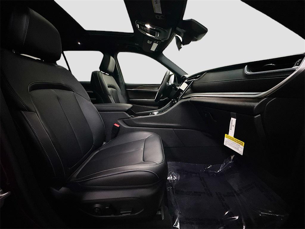 new 2025 Jeep Grand Cherokee car, priced at $48,375