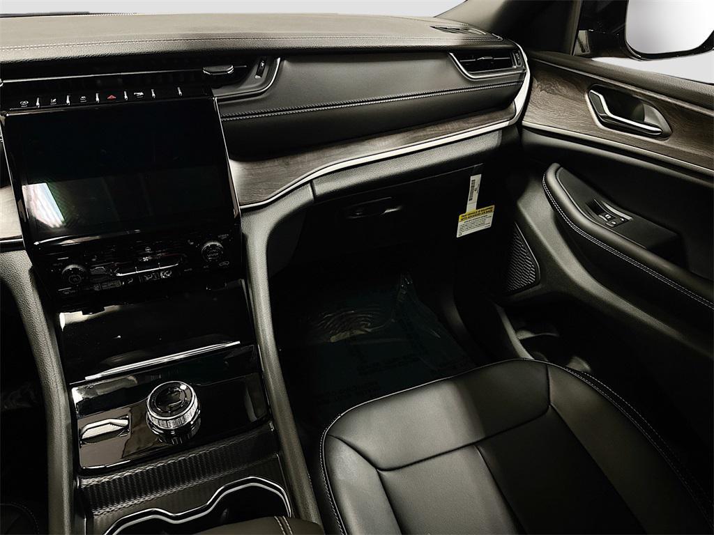 new 2025 Jeep Grand Cherokee car, priced at $48,375