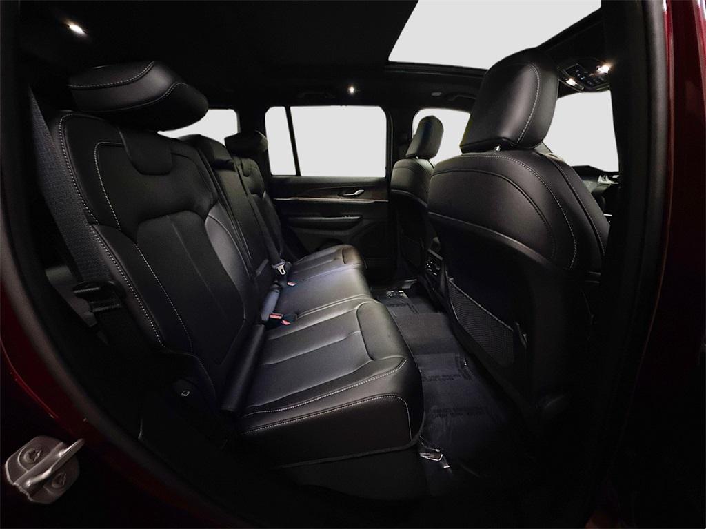 new 2025 Jeep Grand Cherokee car, priced at $48,375