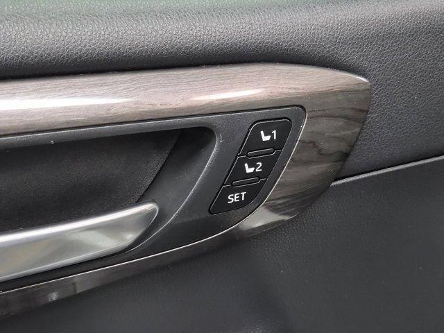 used 2021 Toyota Highlander car, priced at $33,388