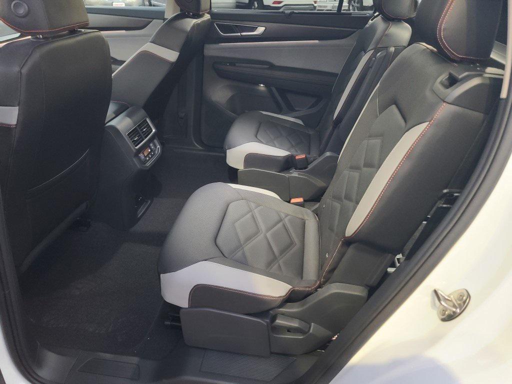 new 2026 Volkswagen Atlas car, priced at $46,677