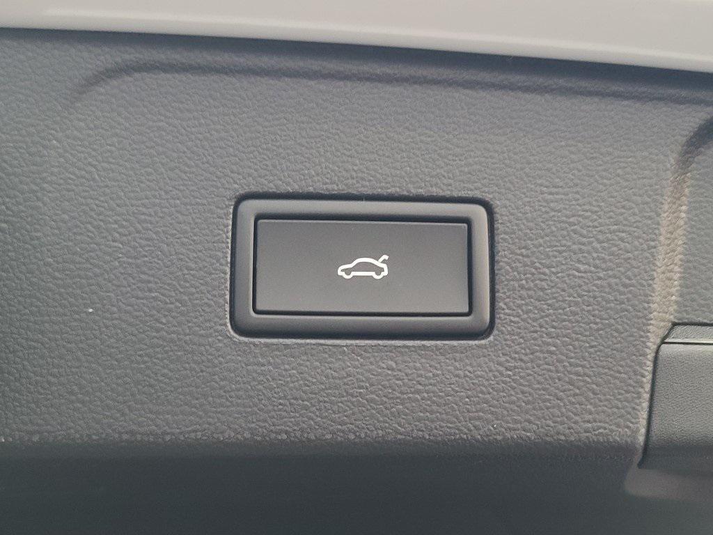 new 2026 Volkswagen Atlas car, priced at $46,677