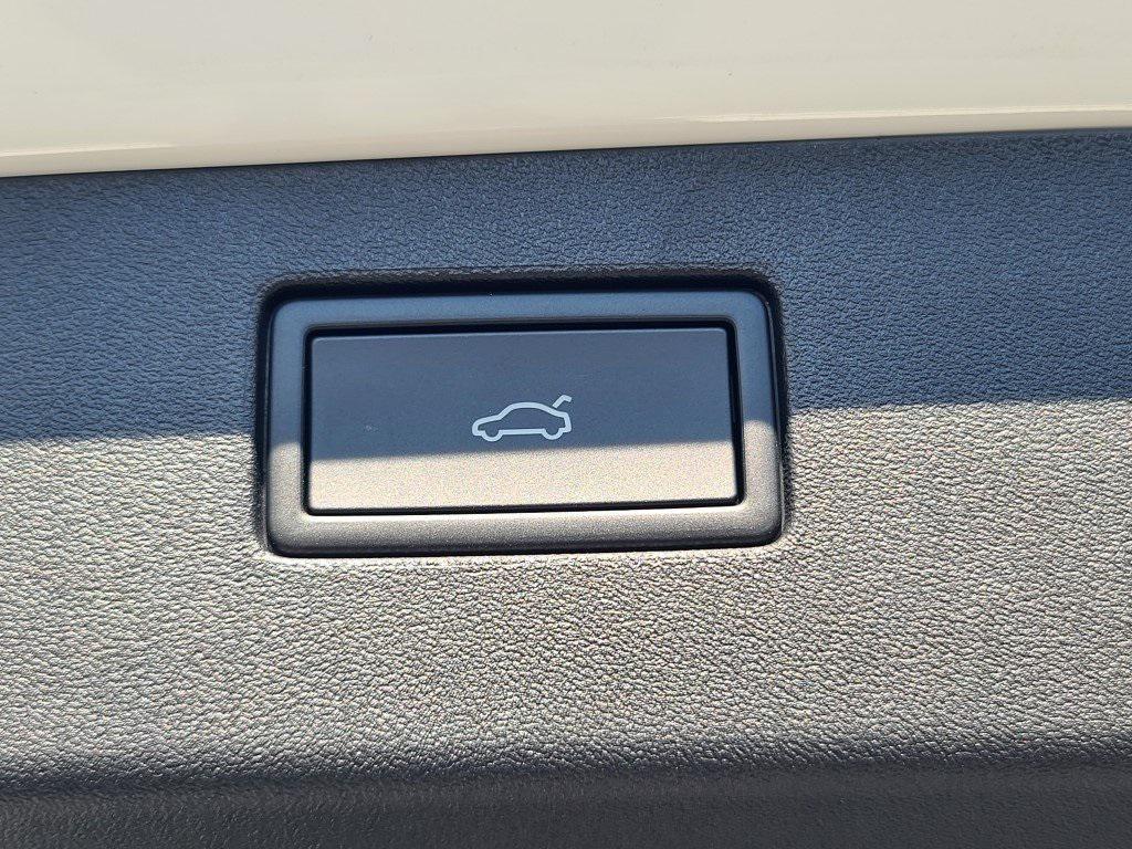 new 2025 Volkswagen Tiguan car, priced at $35,015