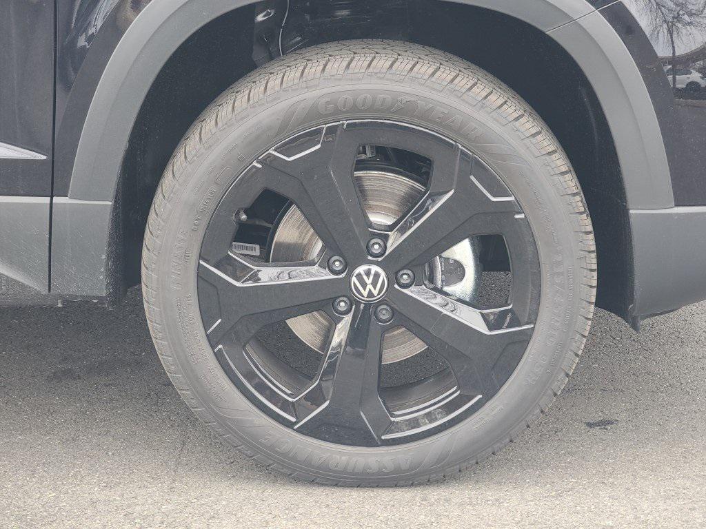 new 2026 Volkswagen Taos car, priced at $33,123