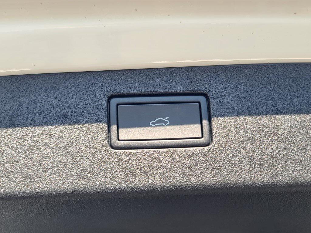 new 2025 Volkswagen Tiguan car, priced at $33,319