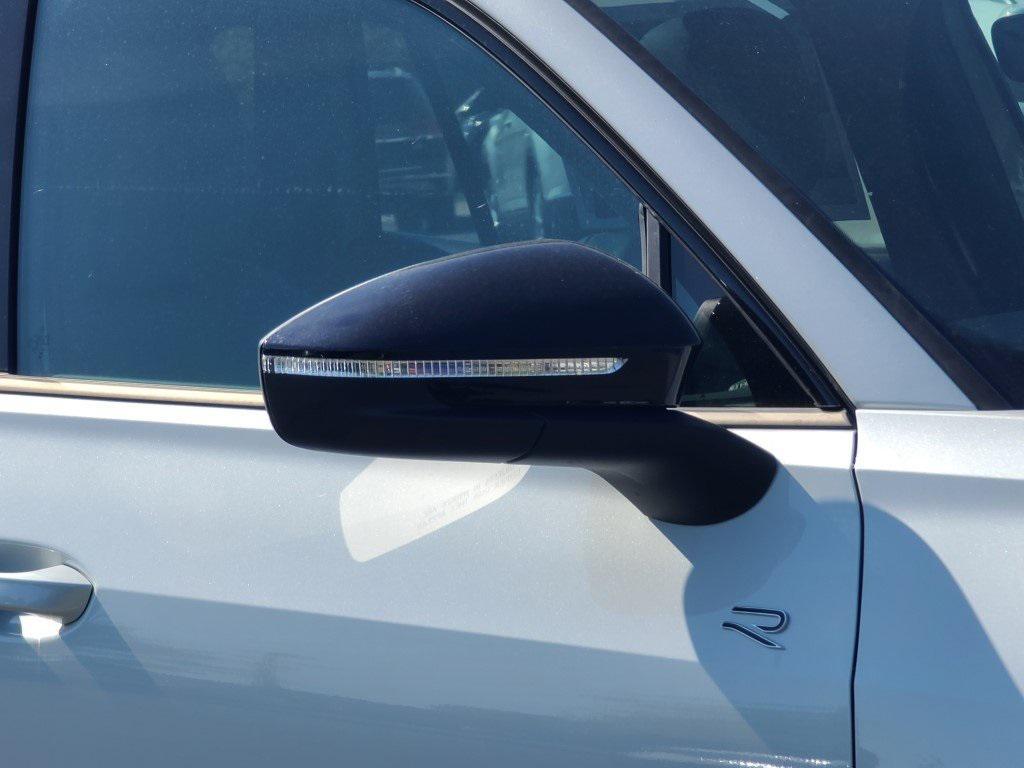 new 2025 Volkswagen Tiguan car, priced at $33,319