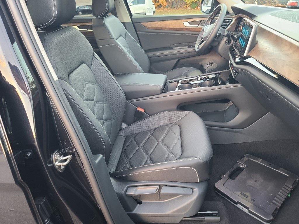 new 2026 Volkswagen Atlas car, priced at $44,473