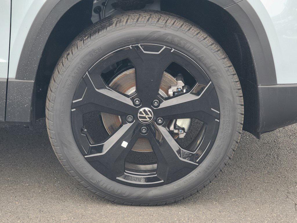 new 2026 Volkswagen Taos car, priced at $37,004