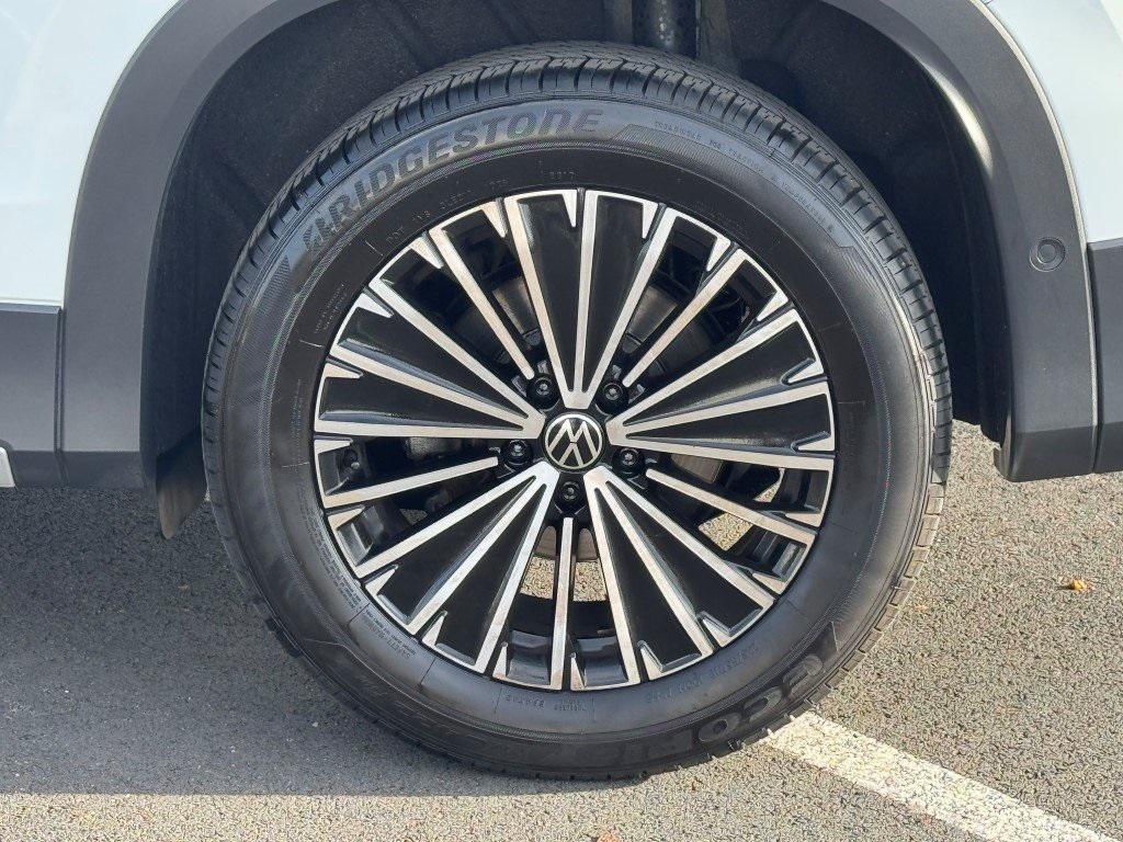 used 2025 Volkswagen Tiguan car, priced at $25,300