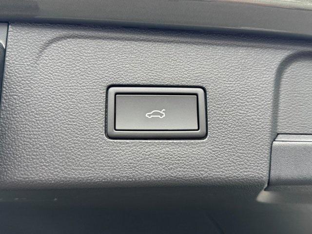 new 2026 Volkswagen Atlas car, priced at $52,594