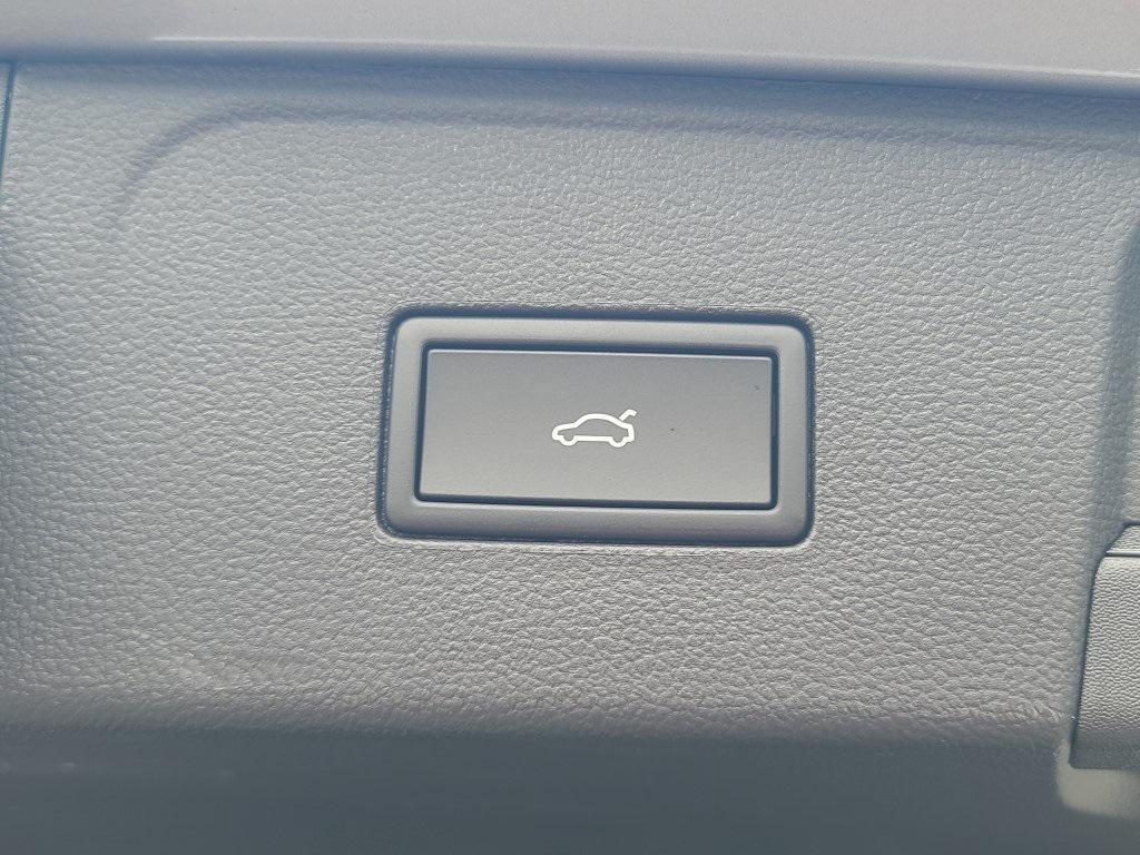 new 2026 Volkswagen Atlas car, priced at $44,741