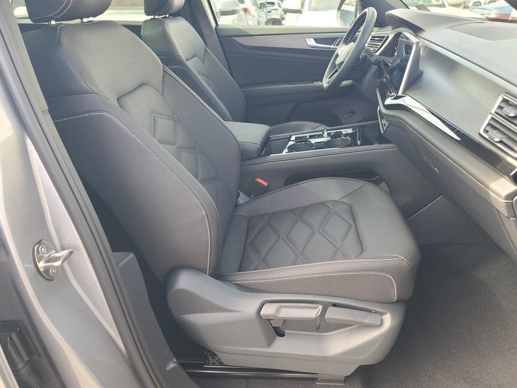 new 2026 Volkswagen Atlas Cross Sport car, priced at $41,562