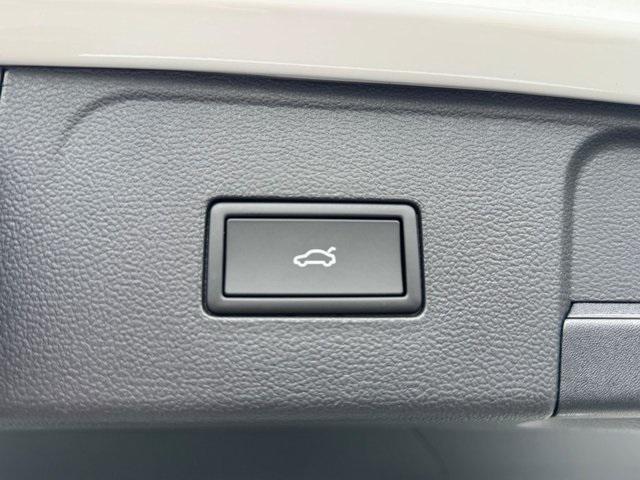 new 2026 Volkswagen Atlas car, priced at $43,878